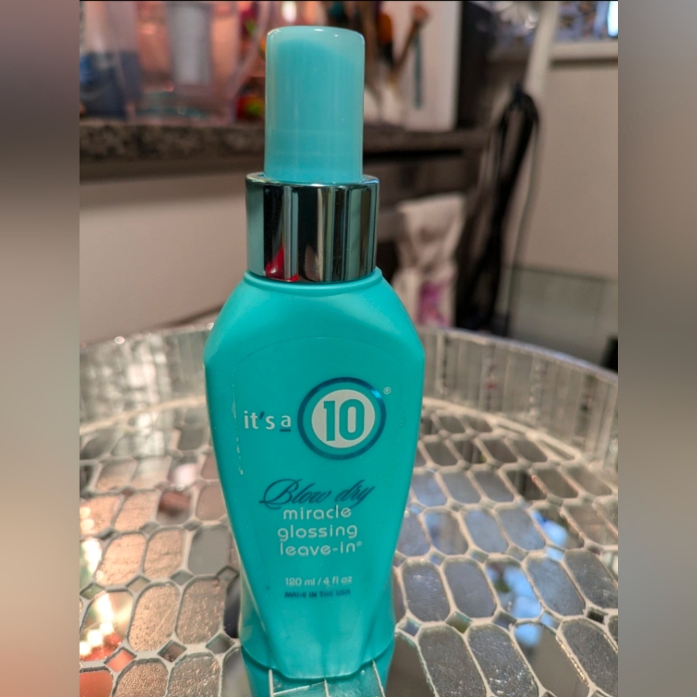 It's a 10 Miracle Glossing Leave-In